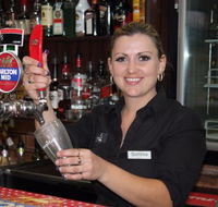 Advancetown Hotel - Accommodation Bookings