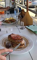 Le Cafe Enchante - Accommodation Bookings 2