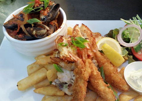 Nicholsons Bar And Grill - Accommodation Bookings 0