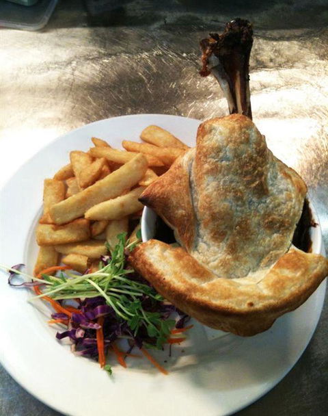 Nicholsons Bar And Grill - Accommodation Bookings 11