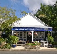 The Blue and White Teapot Cafe - Accommodation Bookings