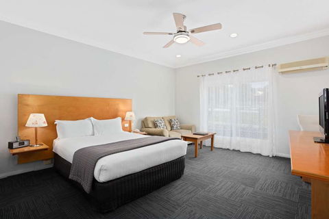 Comfort Inn, The International - Accommodation Bookings 6