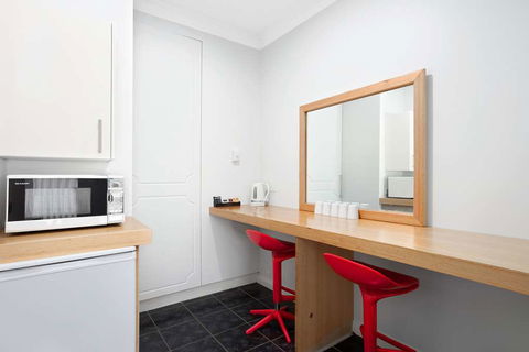 Comfort Inn, The International - Accommodation Bookings 7