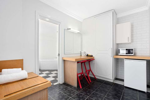 Comfort Inn, The International - Accommodation Bookings 8