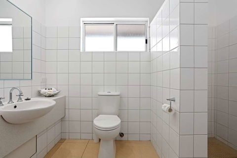 Comfort Inn, The International - Accommodation Bookings 10