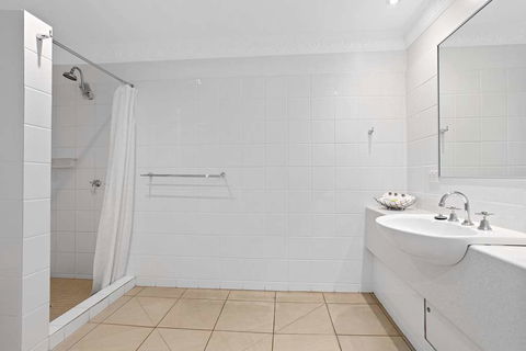 Comfort Inn, The International - Accommodation Bookings 11