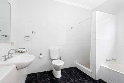 Comfort Inn, The International - Accommodation Bookings 12