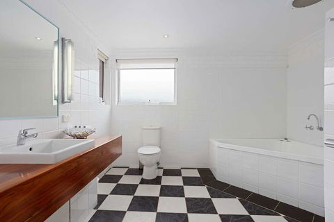 Comfort Inn, The International - Accommodation Bookings 13