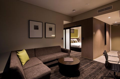 The Glen Hotel & Suites - Accommodation Bookings 4