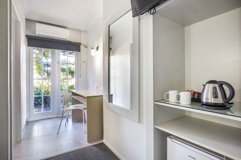 Skyways Hotel - Accommodation Bookings 3