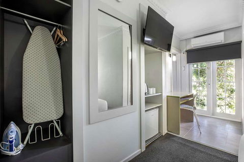 Skyways Hotel - Accommodation Bookings 5