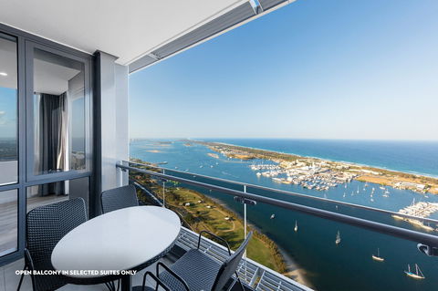 Meriton Suites Southport - Accommodation Bookings 3