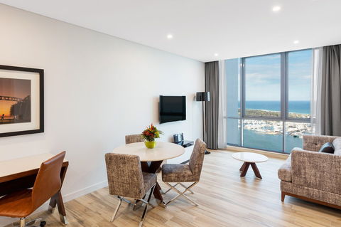 Meriton Suites Southport - Accommodation Bookings 8