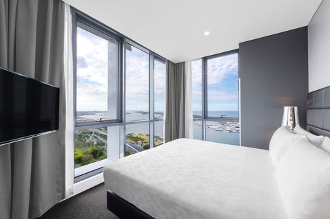 Meriton Suites Southport - Accommodation Bookings 9