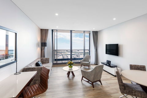 Meriton Suites Southport - Accommodation Bookings 10