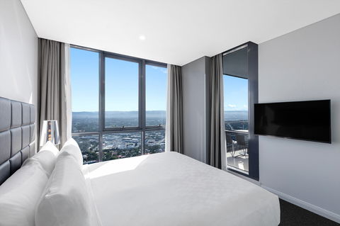 Meriton Suites Southport - Accommodation Bookings 11