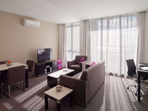 Meriton Suites Southport - Accommodation Bookings 1