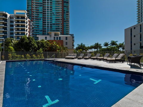 Meriton Suites Southport - Accommodation Bookings 2