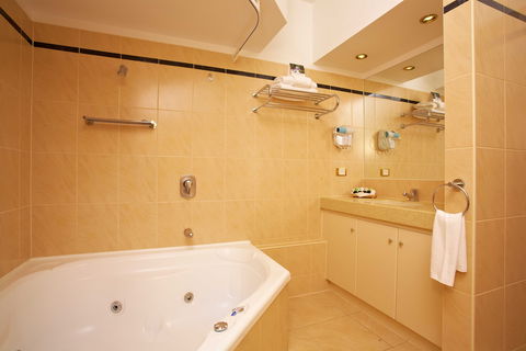 Quest Savoy - Accommodation Bookings 8