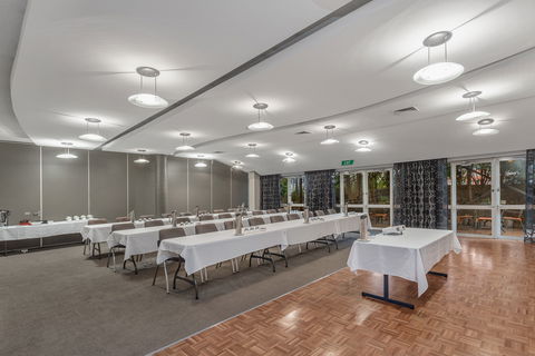 The Airport International Motel - Accommodation Bookings 14