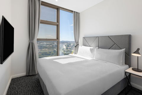 Meriton Suites George St - Accommodation Bookings 1