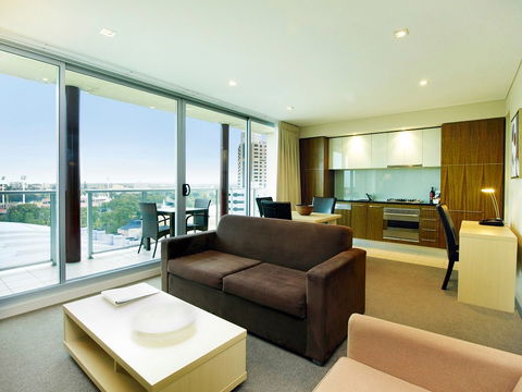 Oaks Embassy - Accommodation Bookings 3