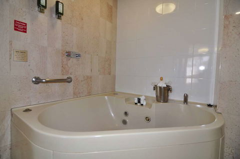 Pavilion On Northbourne - Accommodation Bookings 15
