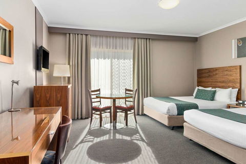 Quality Hotel Dickson - Accommodation Bookings 1