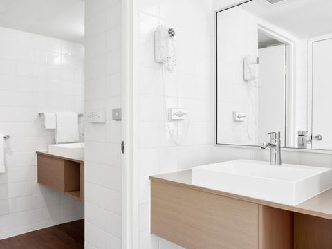Ibis Hotel - Accommodation Bookings 7