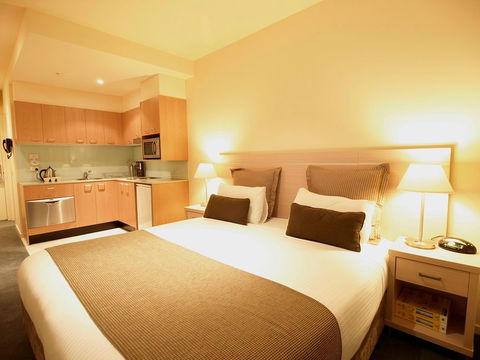 Oaks On Lonsdale - Accommodation Bookings 2