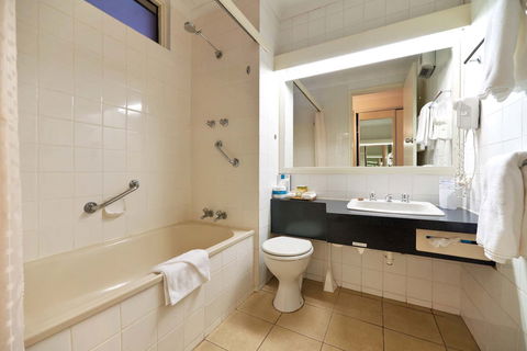 Beachfront Voyager Motor Inn - Accommodation Bookings 1