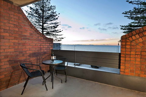 Beachfront Voyager Motor Inn - Accommodation Bookings 2