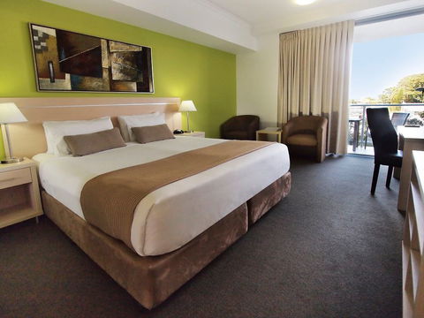 Oaks Gateway On Palmer - Accommodation Bookings 2
