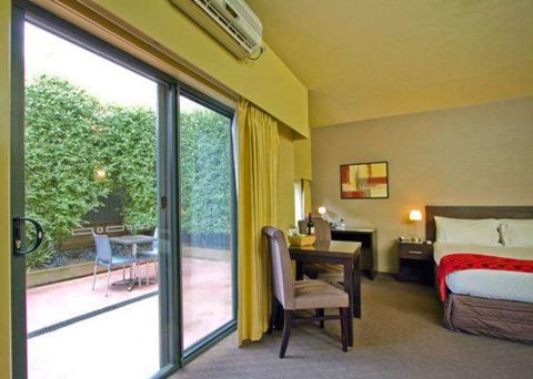 Comfort Inn & Suites City Views - Accommodation Bookings 3