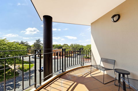 Astra Apartments The Griffin - Accommodation Bookings 9