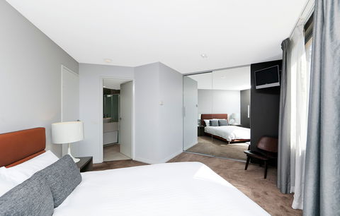 Astra Apartments The Griffin - Accommodation Bookings 10
