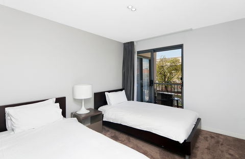 Astra Apartments The Griffin - Accommodation Bookings 12