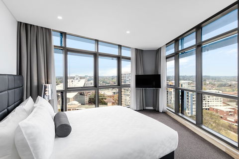 Meriton Suites Church Street, Parramatta - Accommodation Bookings 3