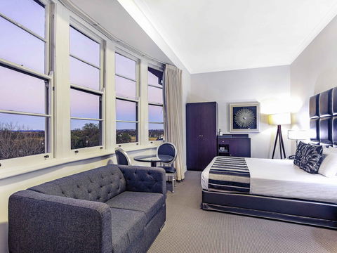 Mercure Monte Pio Hotel & Conference Ctr - Accommodation Bookings 1