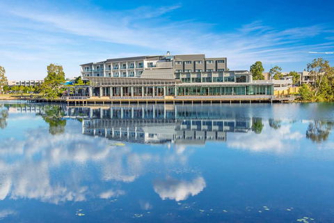 Best Western Plus North Lakes Hotel - Accommodation Bookings 1