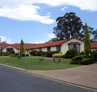 McNevins Warwick Motel