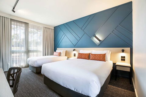 Nightcap At Sandown Park Hotel - Accommodation Bookings 1