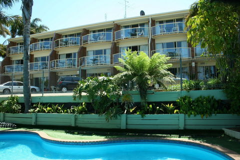 Sapphire Waters Motor Inn - Accommodation Bookings 0