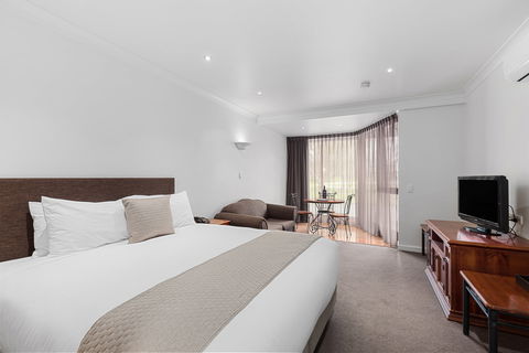 Commodore On The Park - Accommodation Bookings 1