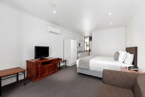 Commodore On The Park - Accommodation Bookings 2