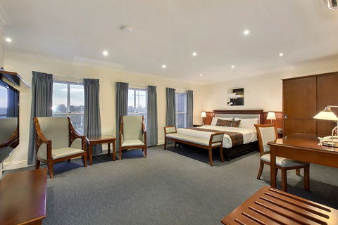 Best Western Plus The Buckingham Inn - Accommodation Bookings 11