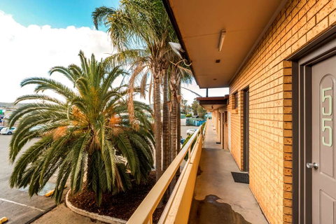 Boomerang Hotel - Accommodation Bookings 2