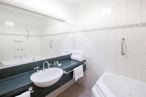 Best Western Crystal Inn - Accommodation Bookings 10