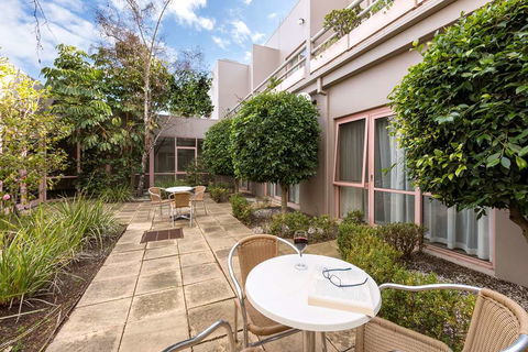Kimberley Gardens Hotel, Serviced Apts - Accommodation Bookings 0