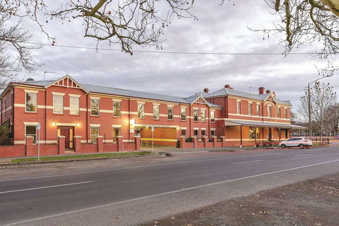 Lake Inn Ballarat - Accommodation Bookings 1